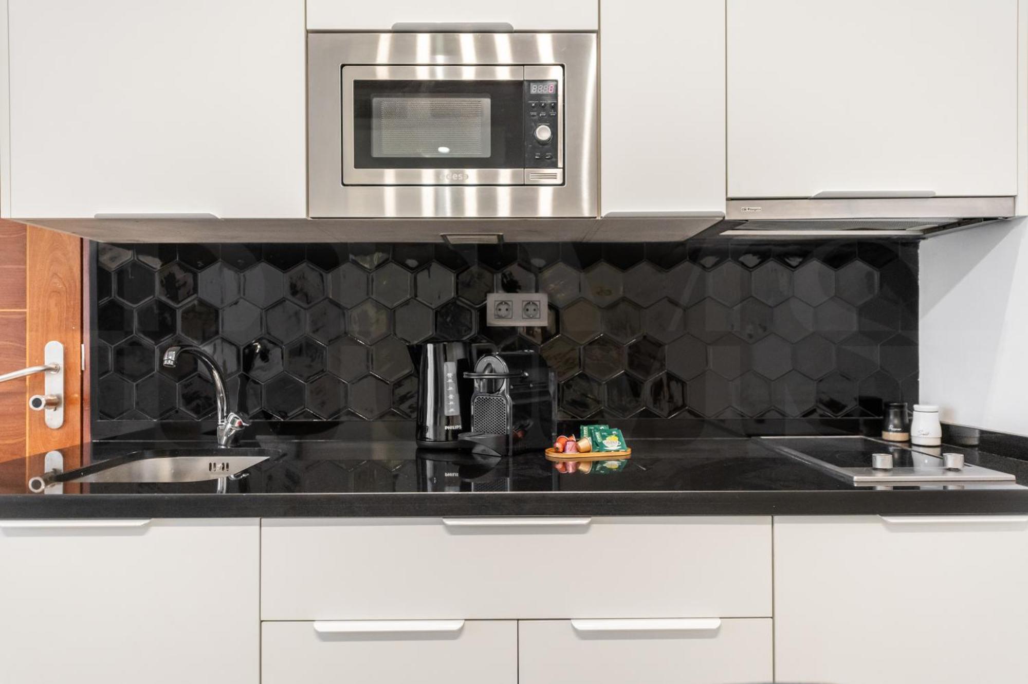 Modern & Stylish 3br In The Heart Of By Rems Málaga