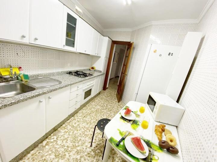 En El Centro Amplio Y Confortable Apartamento