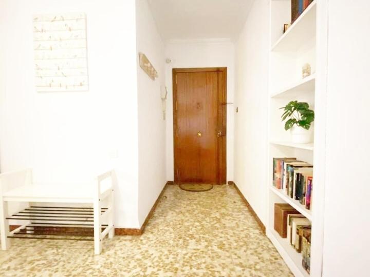En El Centro Amplio Y Confortable Apartamento Málaga