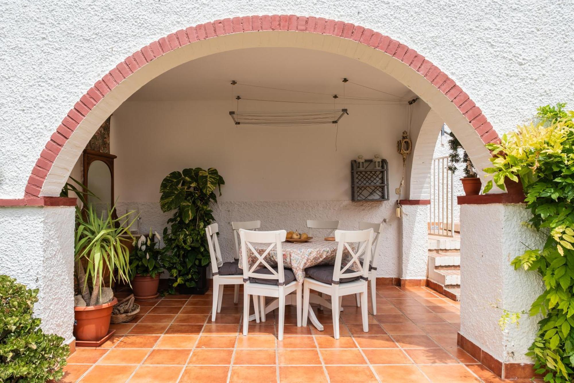 Con Terraza Y Amplio Jardín Privado