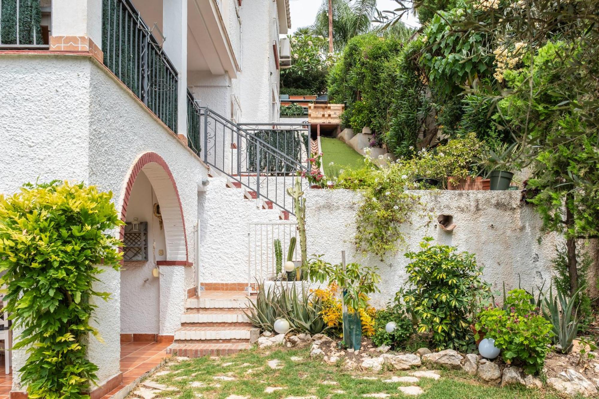 Apartamento Con Terraza Y Amplio Jardín Privado
