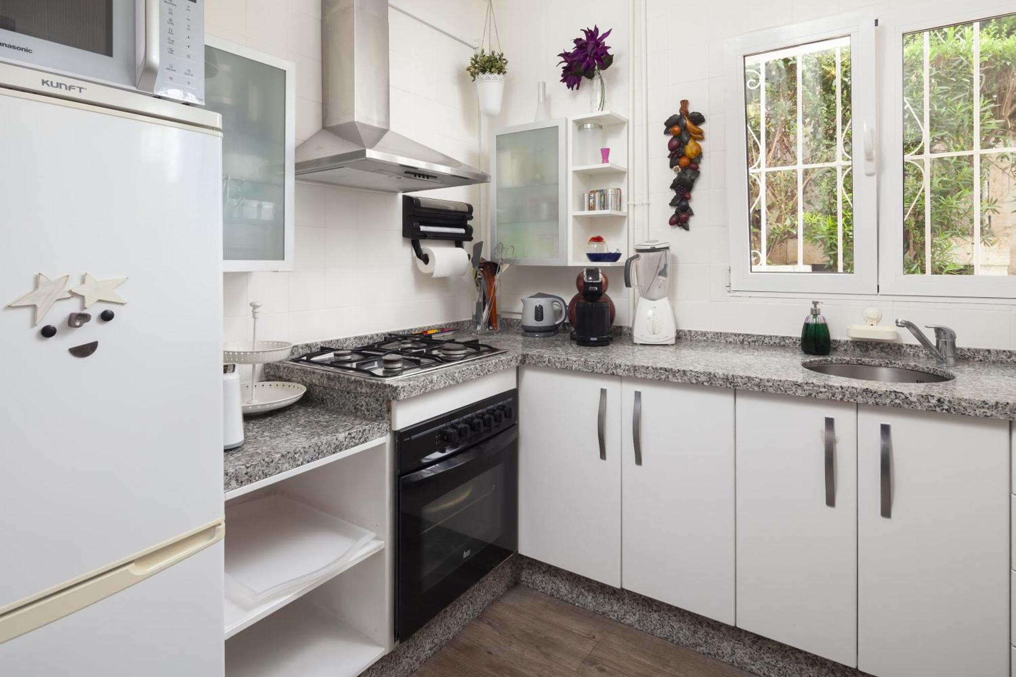 Apartamento Con Terraza Y Amplio Jardín Privado *