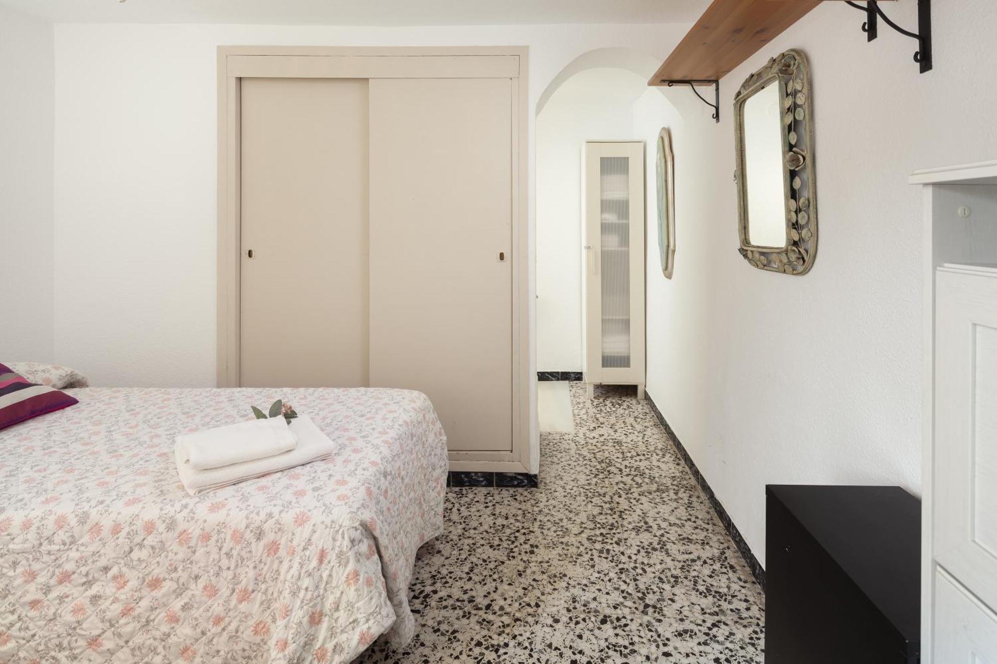 Con Terraza Y Amplio Jardín Privado *