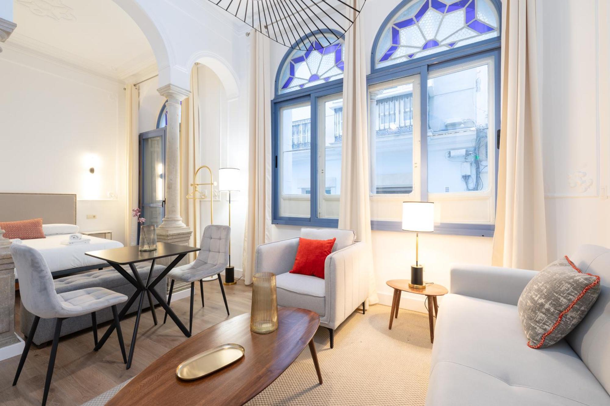 Cozy & Renovated -center