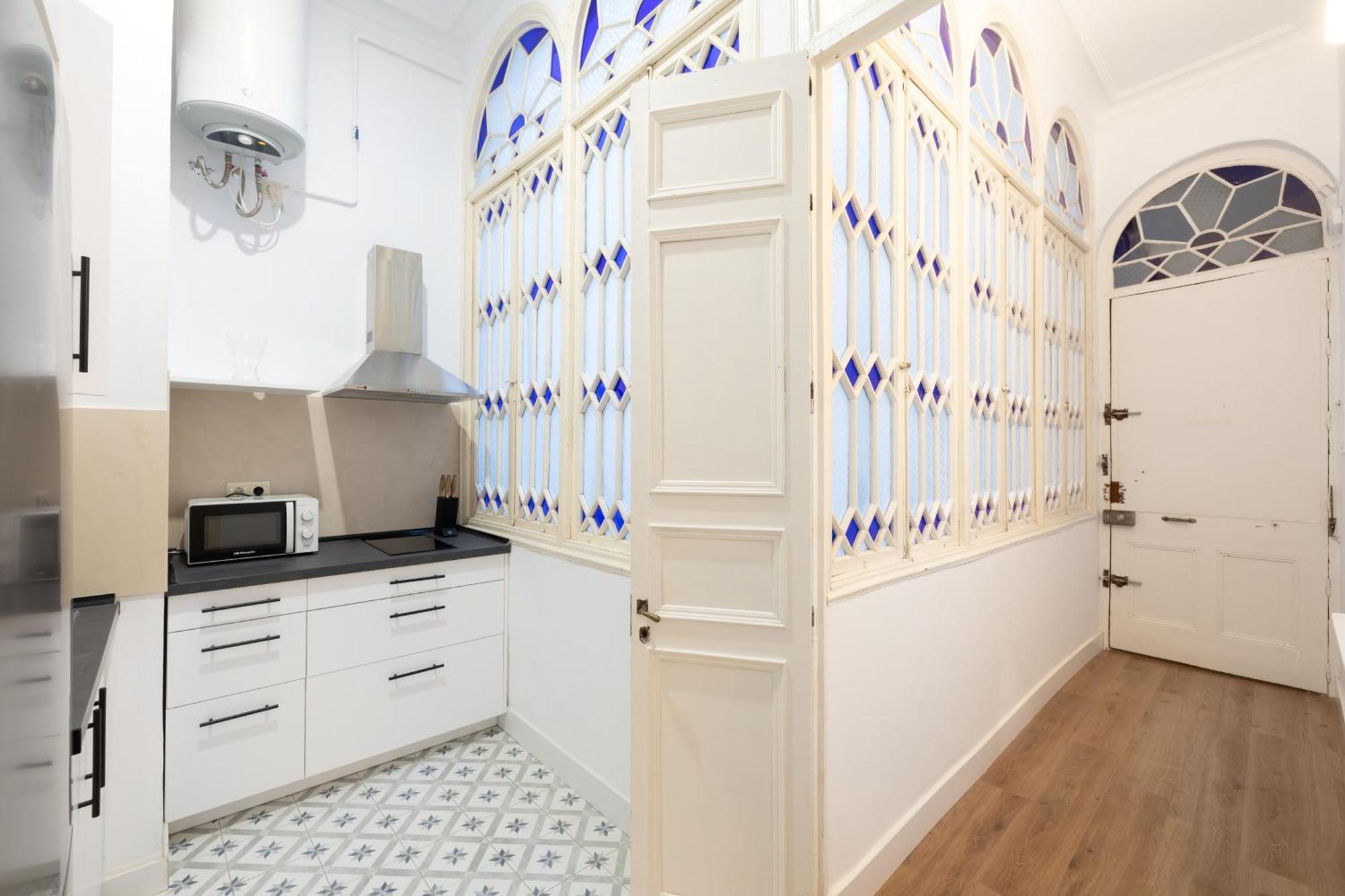 Cozy & Renovated -center Apartment
