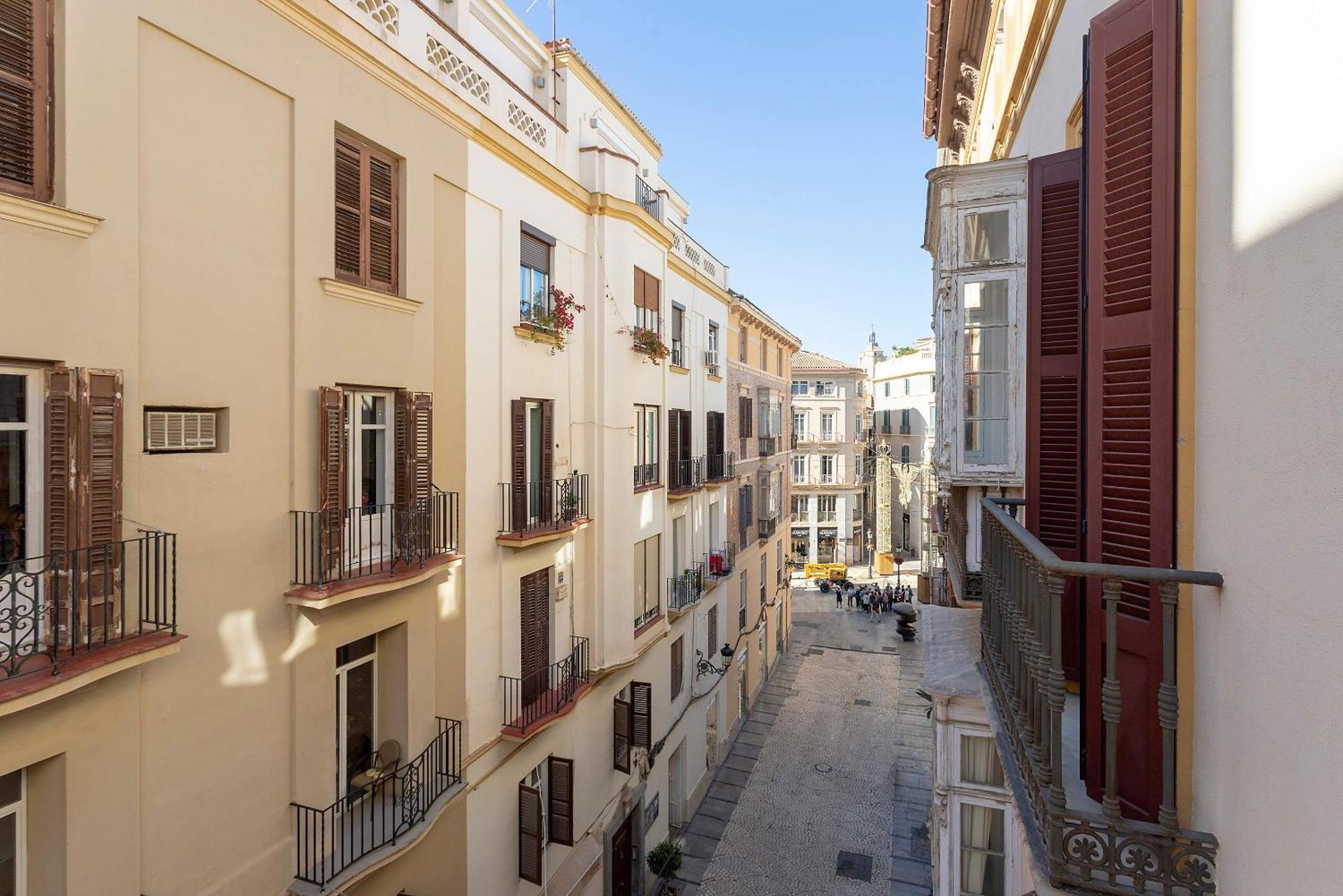 Genteel Larios * Malaga