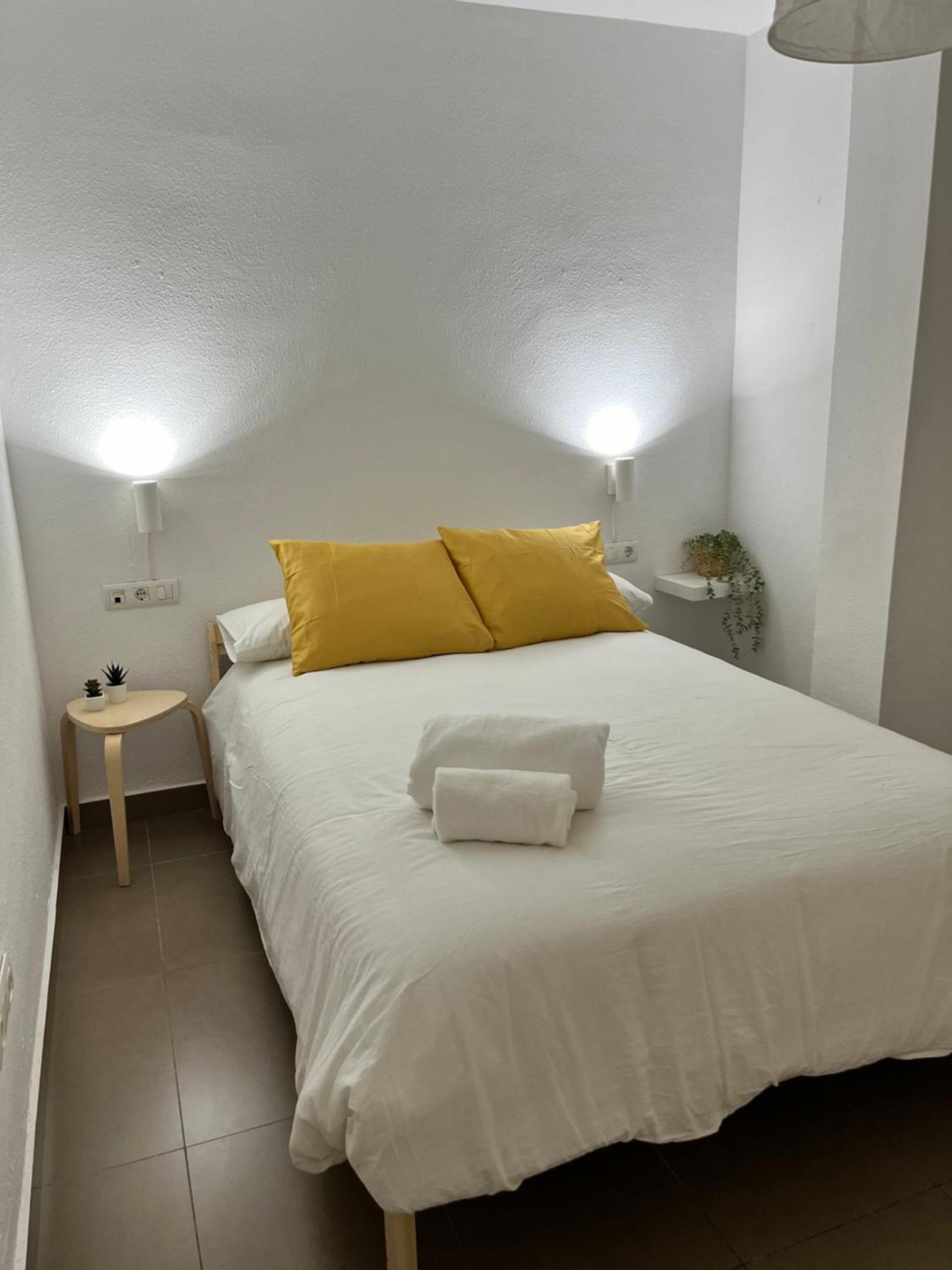 Prime Location - Stylish With Free Wifi, Free Parking, Steps From The Historic Center Apartamento Málaga