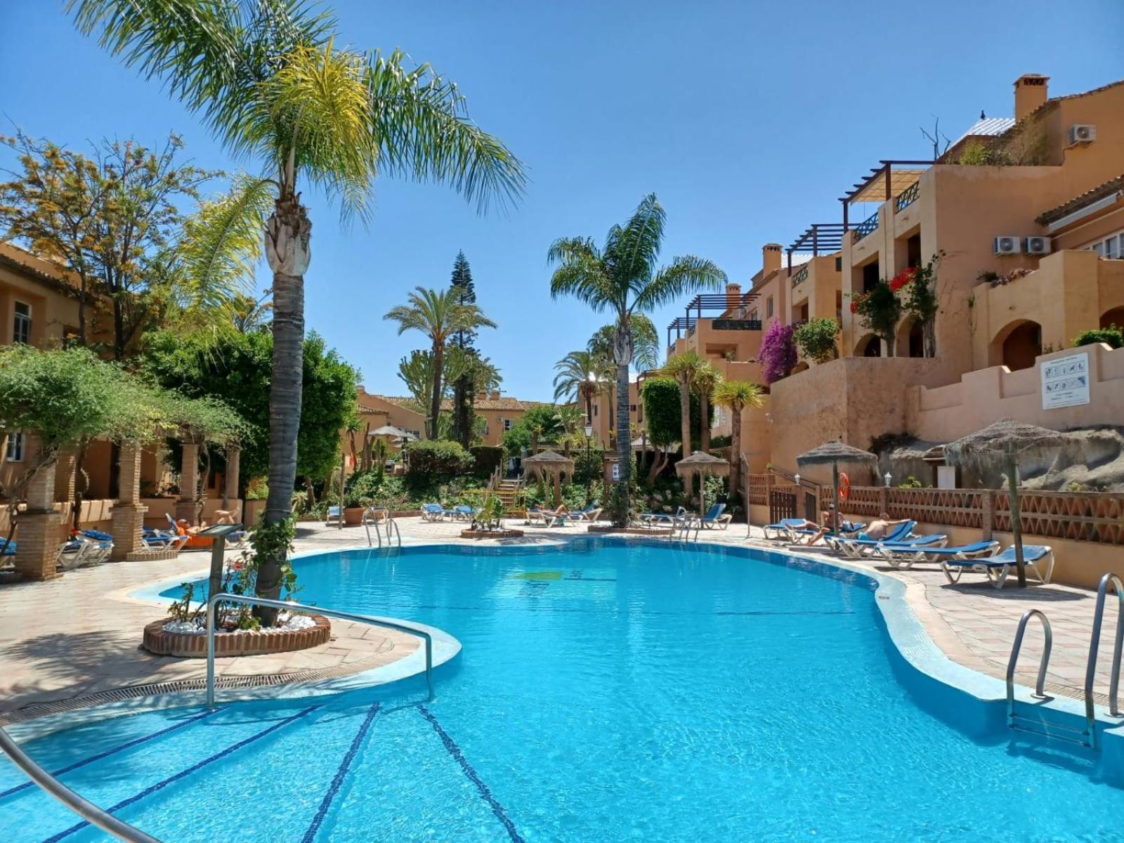 Riviera Del Sol Piscinas Playas Y Golf * Malaga