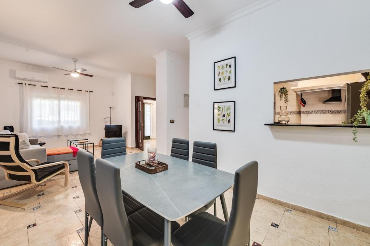 Charming Mari Carmen By Sea Villa Málaga