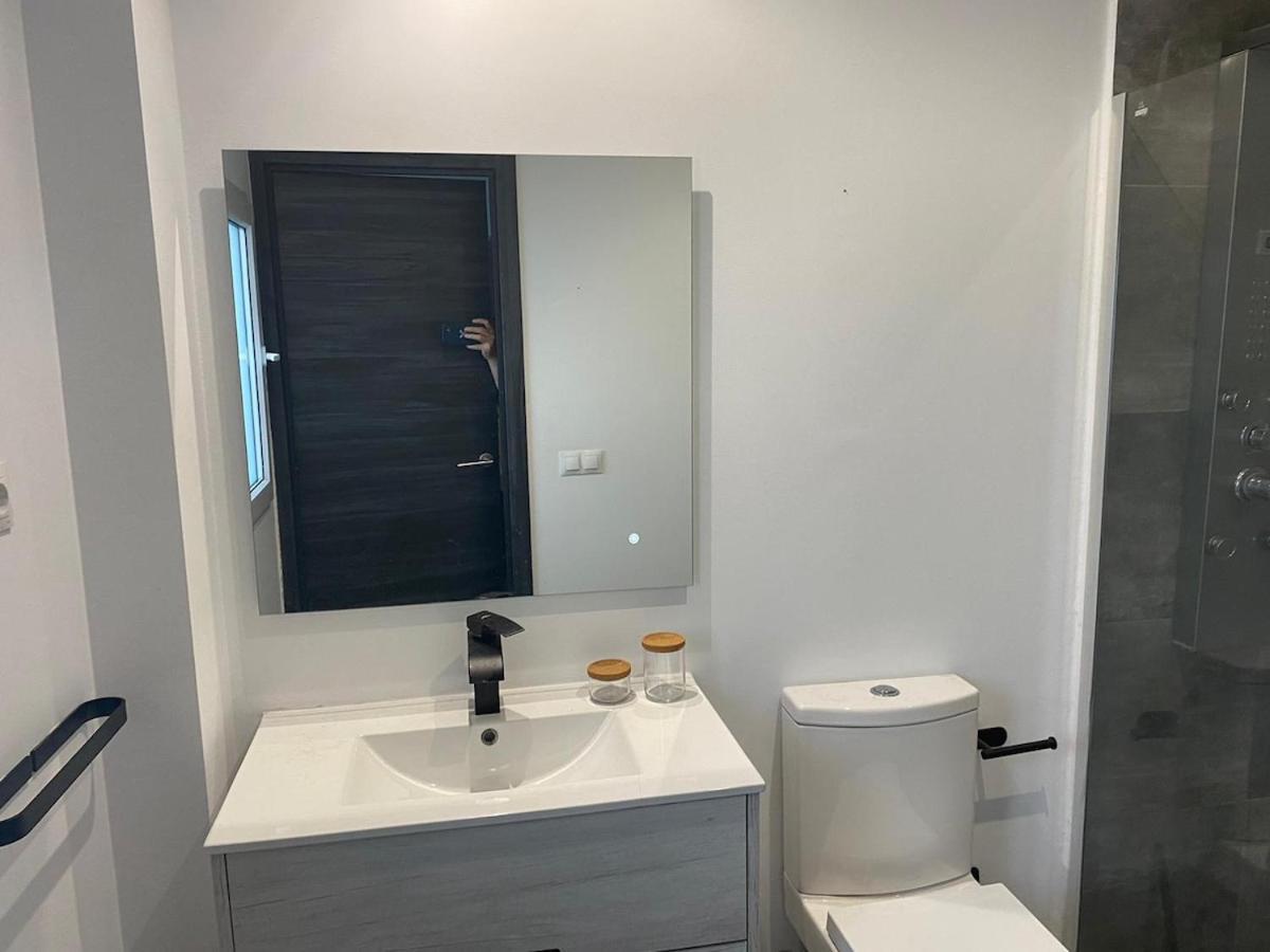 Gran Casa Cerca De La Playa Con 3 En Pedregalejo Сasa de vacaciones Málaga