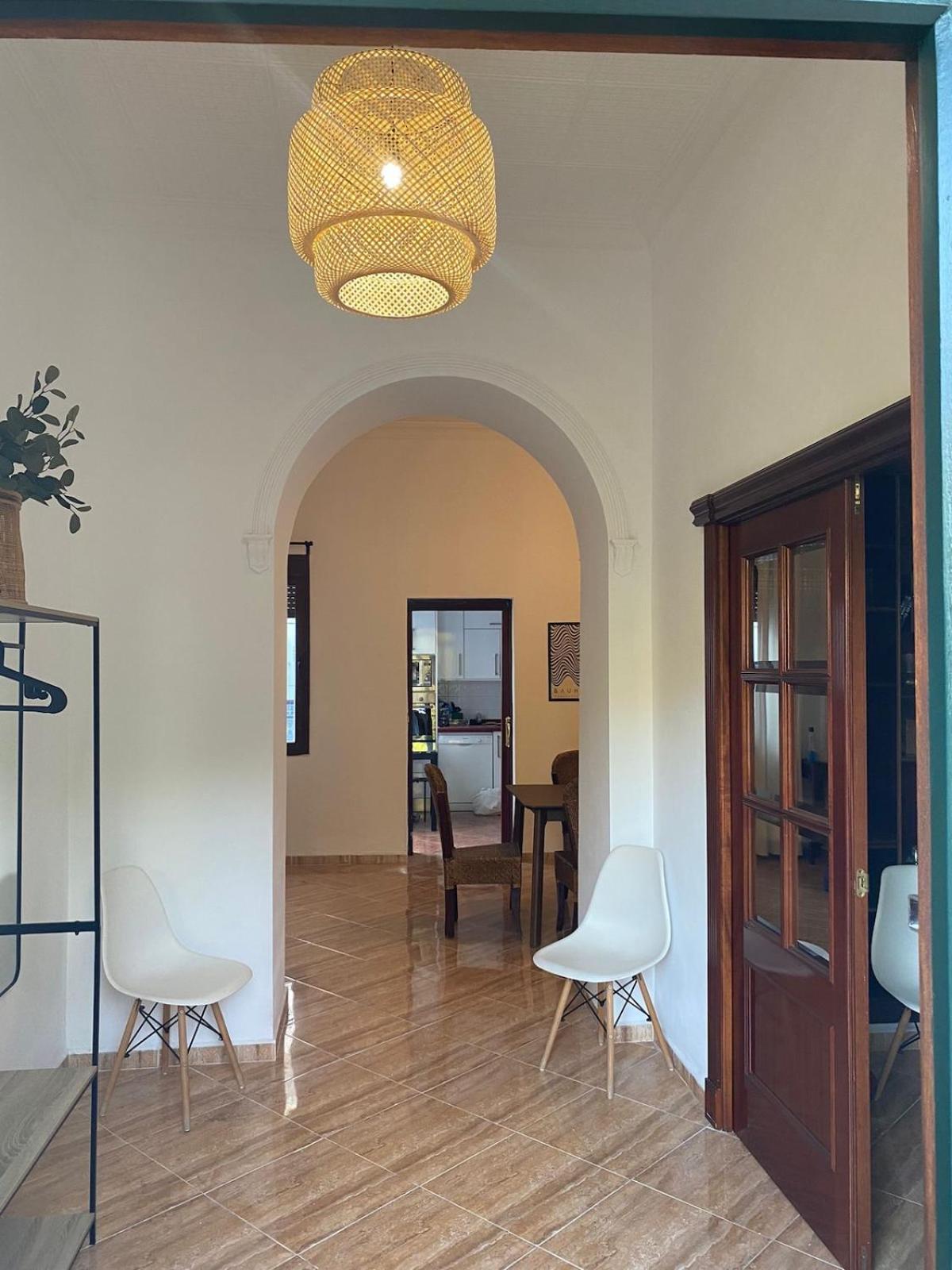 Gran Casa Cerca De La Playa Con 3 En Pedregalejo *