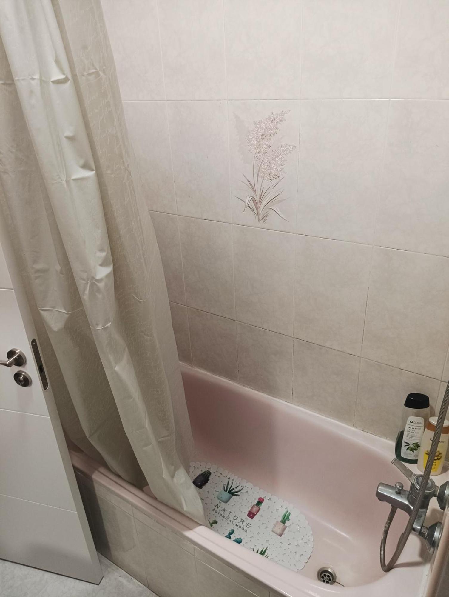 En Compartido Delicias Cerca Del Mar, Aeropuerto, Ave Y Metro Homestay *