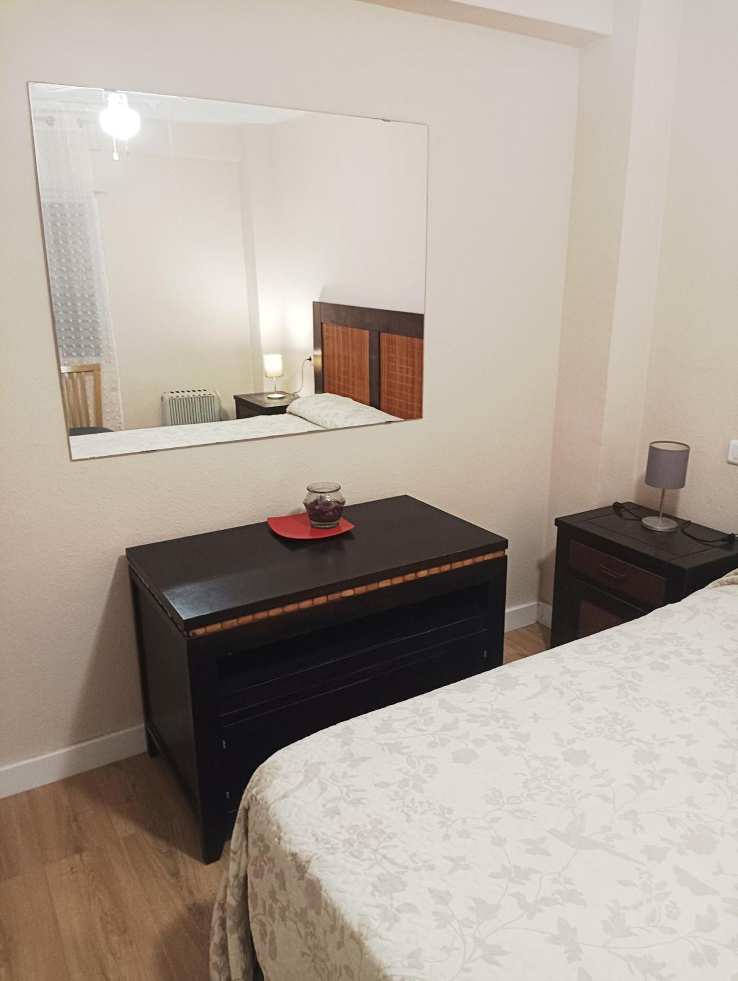 Homestay En Compartido Delicias Cerca Del Mar, Aeropuerto, Ave Y Metro *