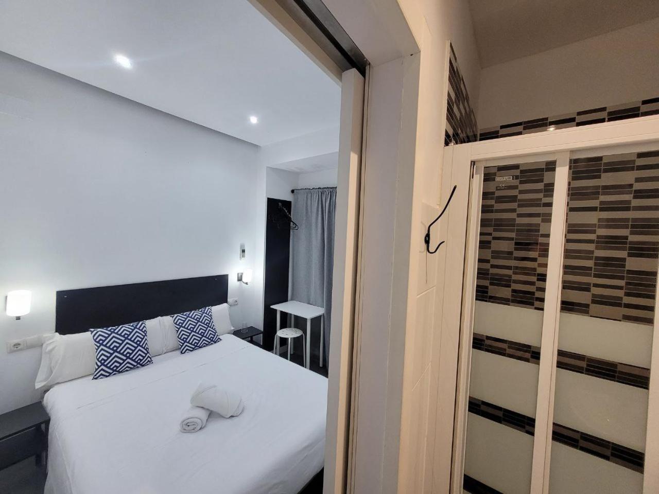 Ayz Frailes - Auto Check-in (adults Only)