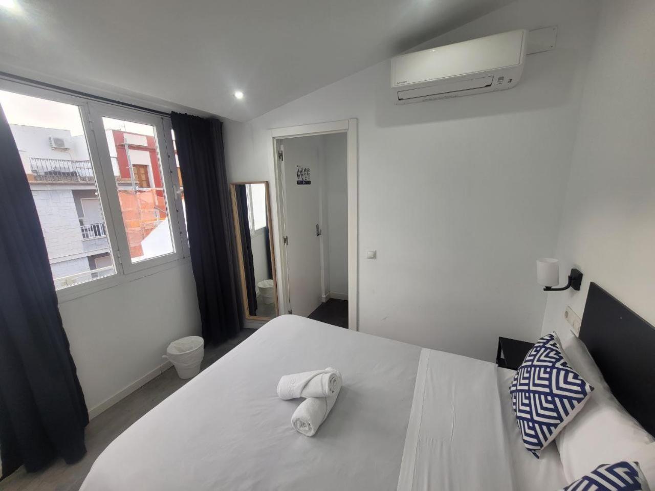Pensión Ayz Frailes - Auto Check-in (adults Only) Málaga