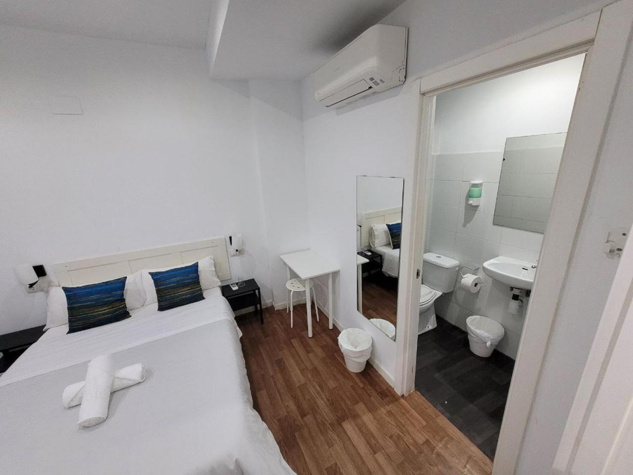 Ayz Frailes - Auto Check-in (adults Only) 3* Málaga