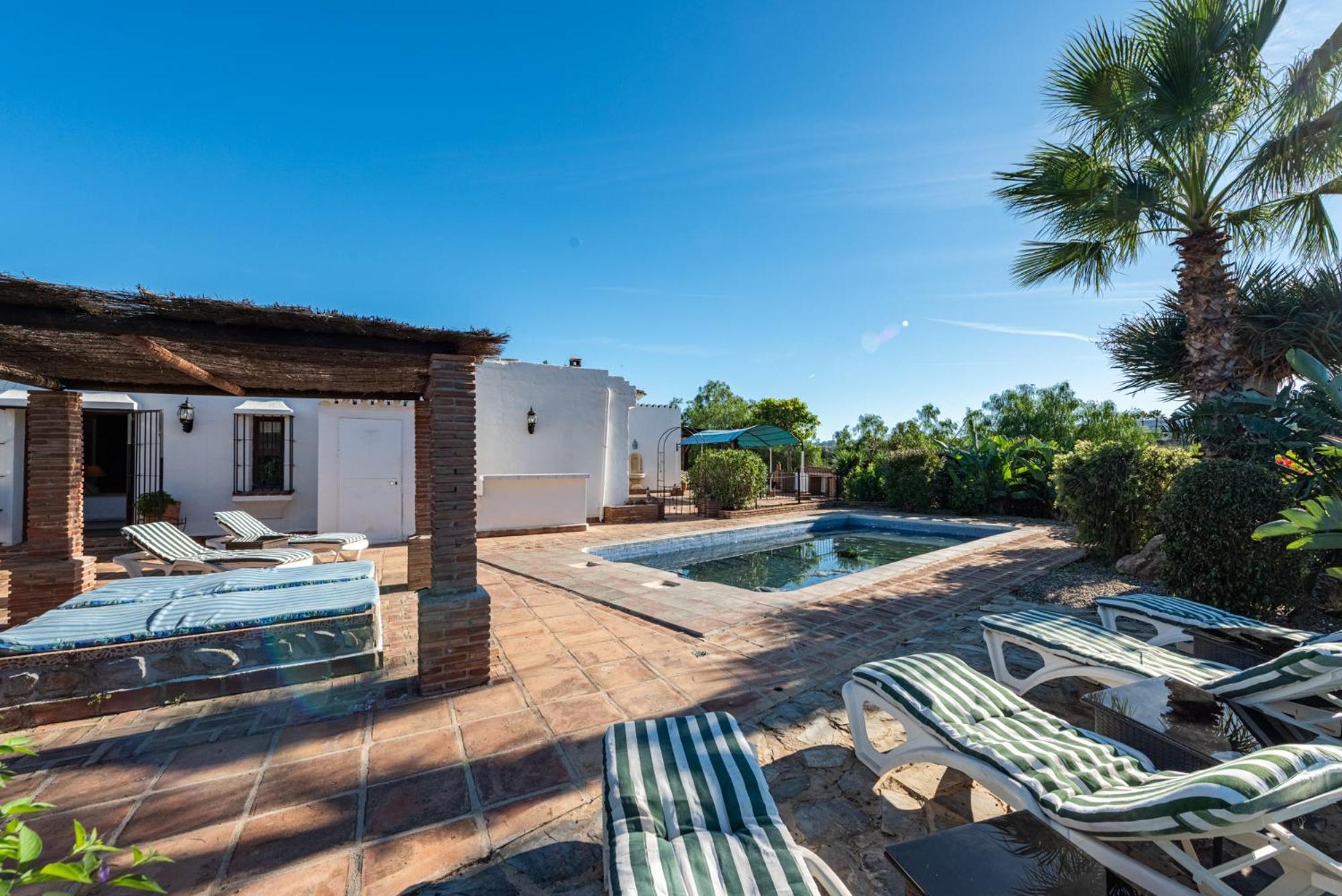 Gorgeous Spanish Chalet, Pool And Views
