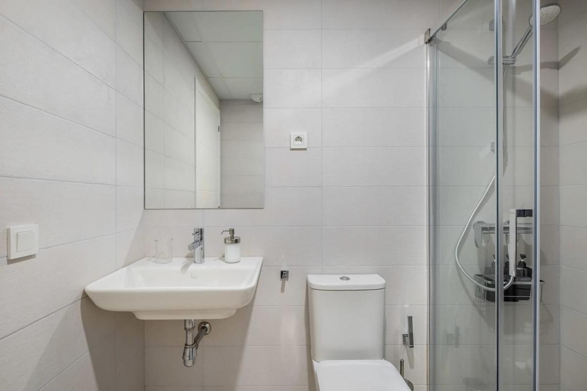Your Sunny Retreat! Modern Steps To The Apartamento
