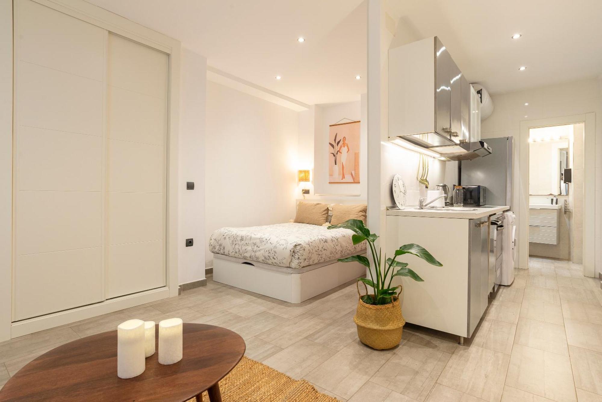 Apartment Andres Perez & Quiet Courtyard By Ele