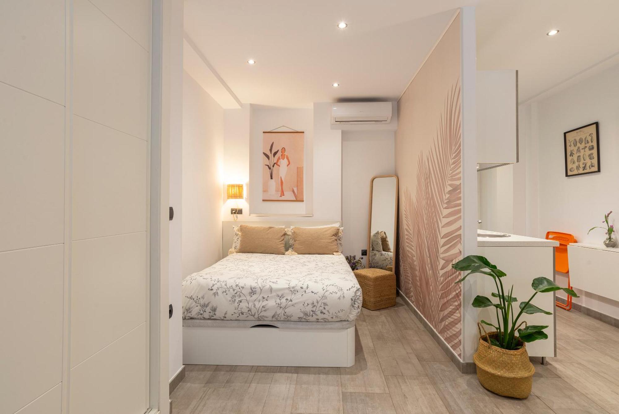 Andres Perez & Quiet Courtyard By Ele Malaga