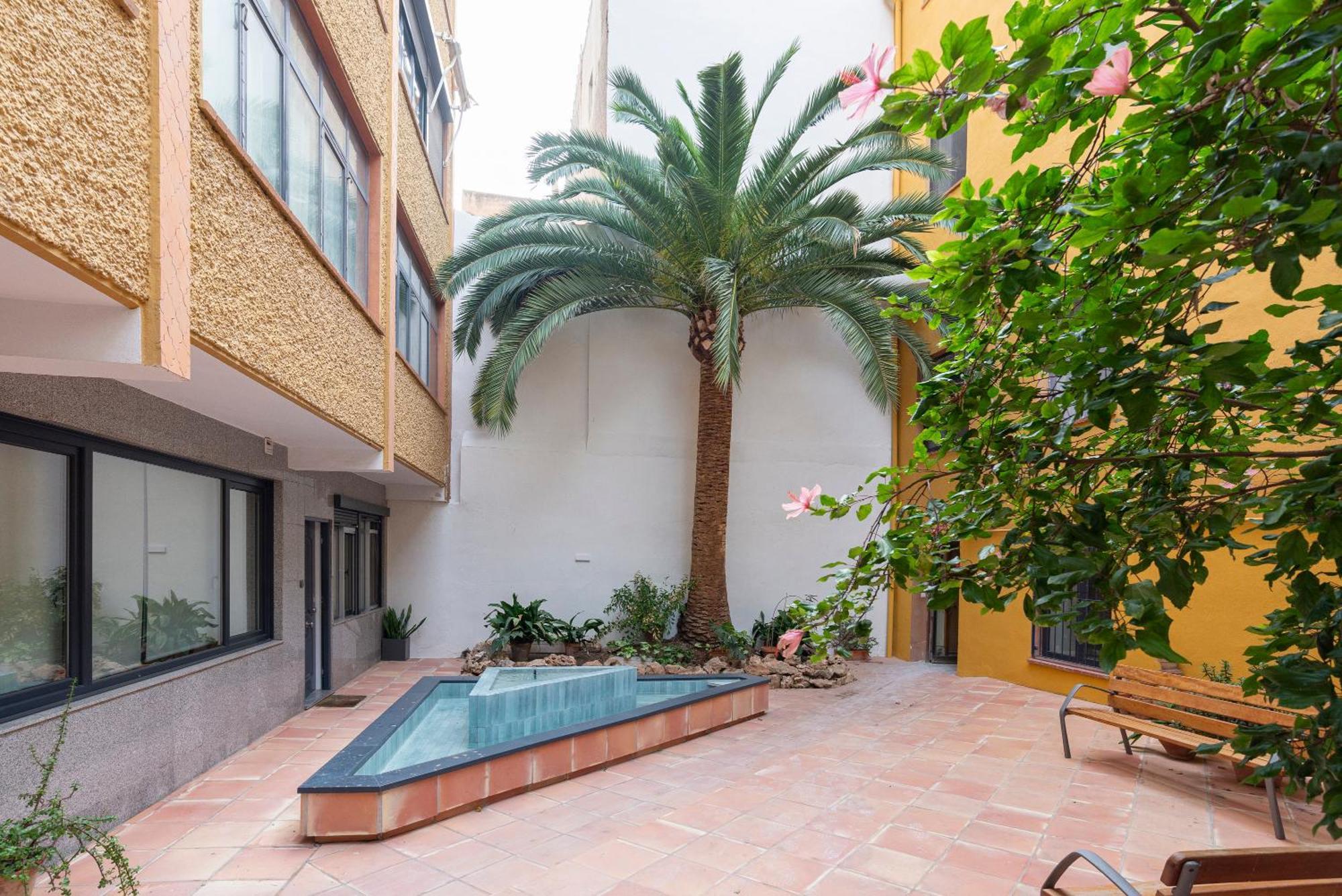 Apartment Andres Perez & Quiet Courtyard By Ele