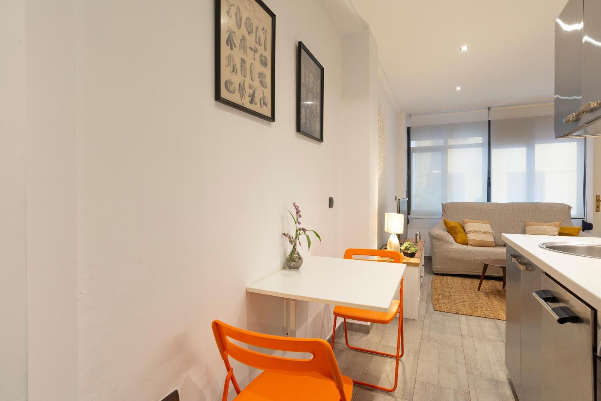 Andres Perez & Quiet Courtyard By Ele * Malaga