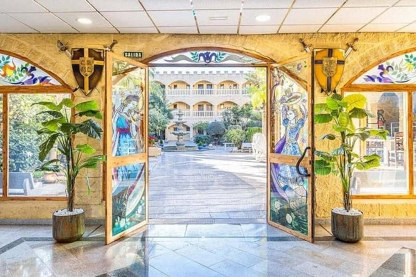 Plaza Del Castillo Hotel