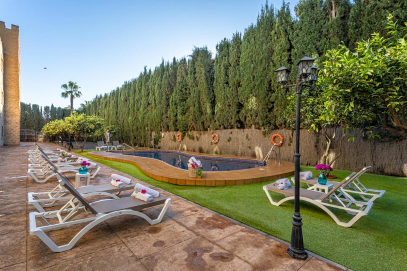Plaza Del Castillo Hotel 4*