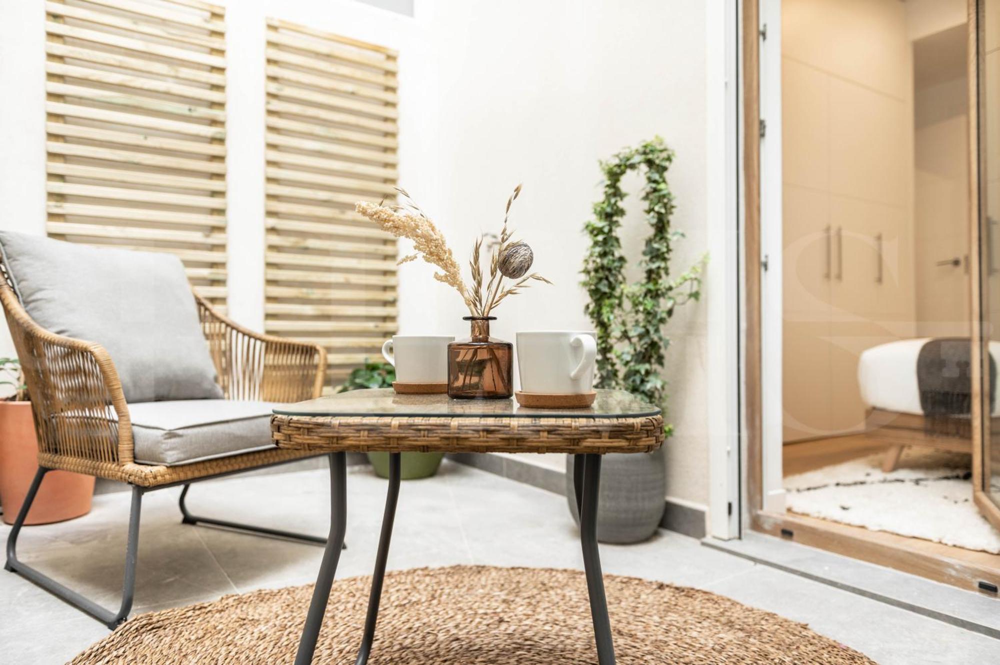 Calm With Private Patio By Rems Apartamento *