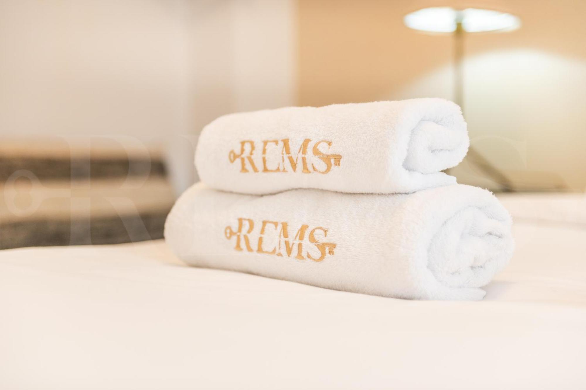 Comfortable Near The Center By Rems