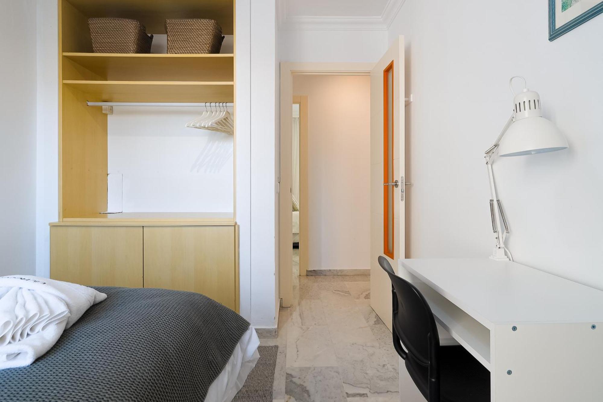Apartment C9 Roomy Luminous 5 Bedroom In Town Malaga