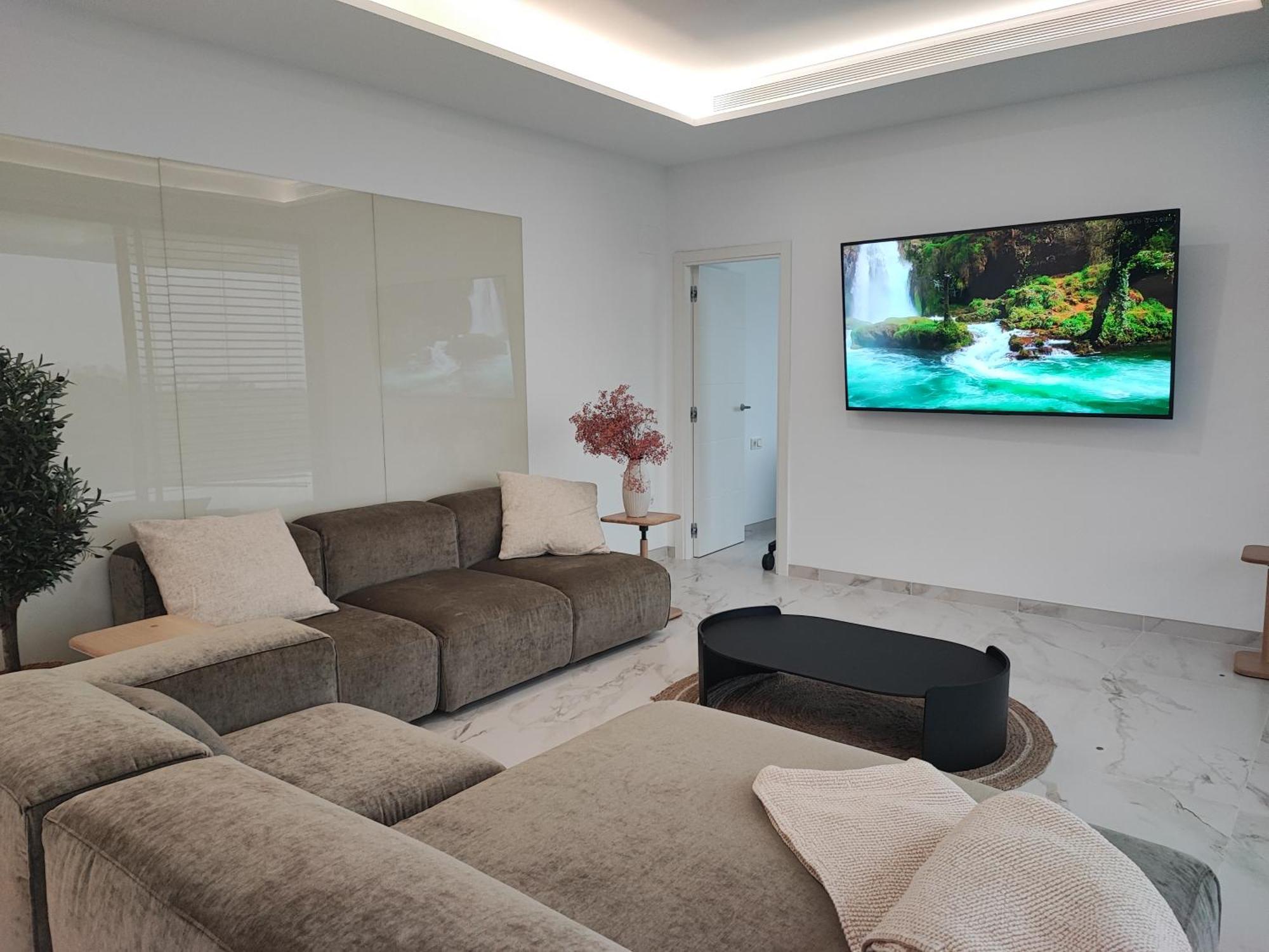 Pinares De San Anton - Sea, City, Mountain Views, Close To Beach, Bbq *