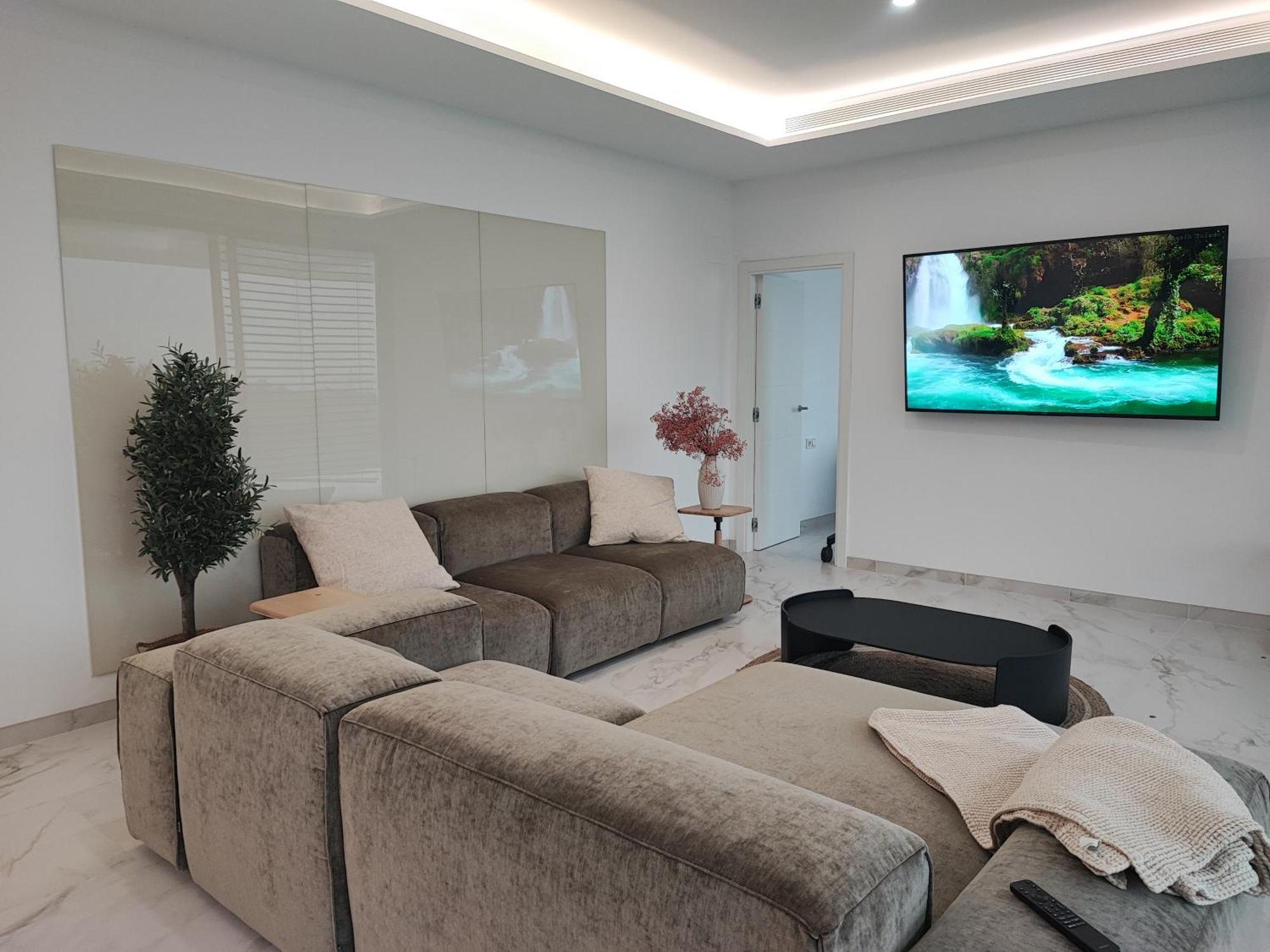 Pinares De San Anton - Sea, City, Mountain Views, Close To Beach, Bbq Málaga