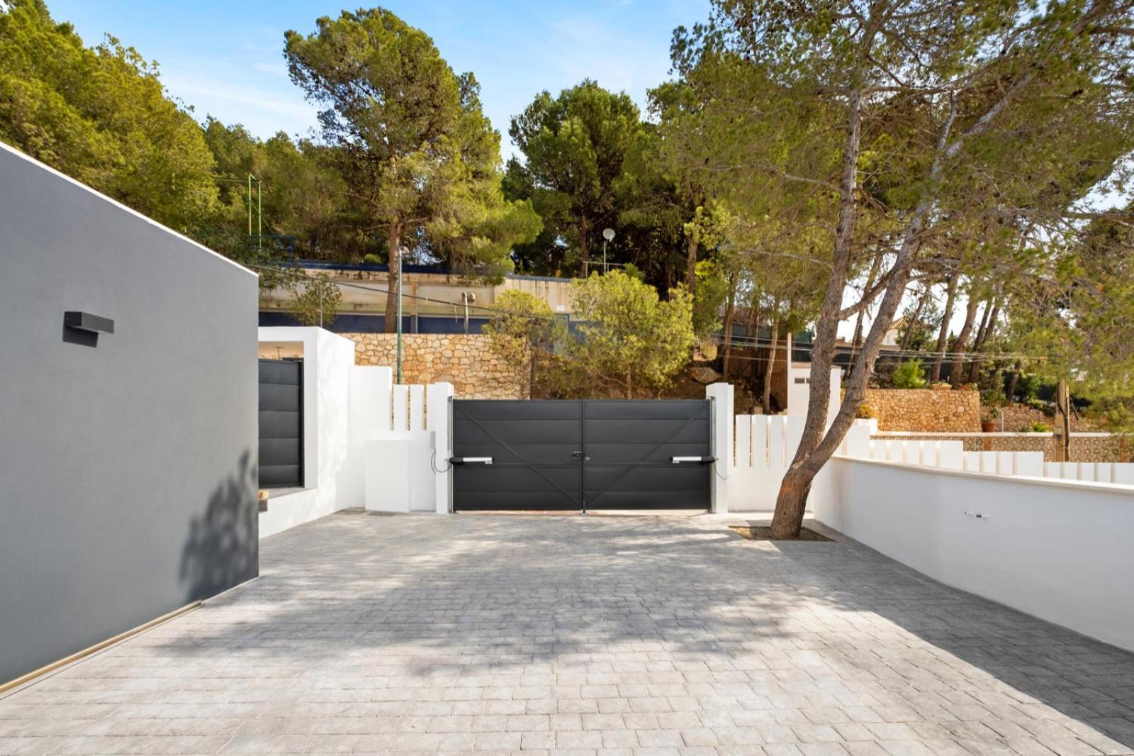 Pinares De San Anton - Sea, City, Mountain Views, Close To Beach, Bbq Villa