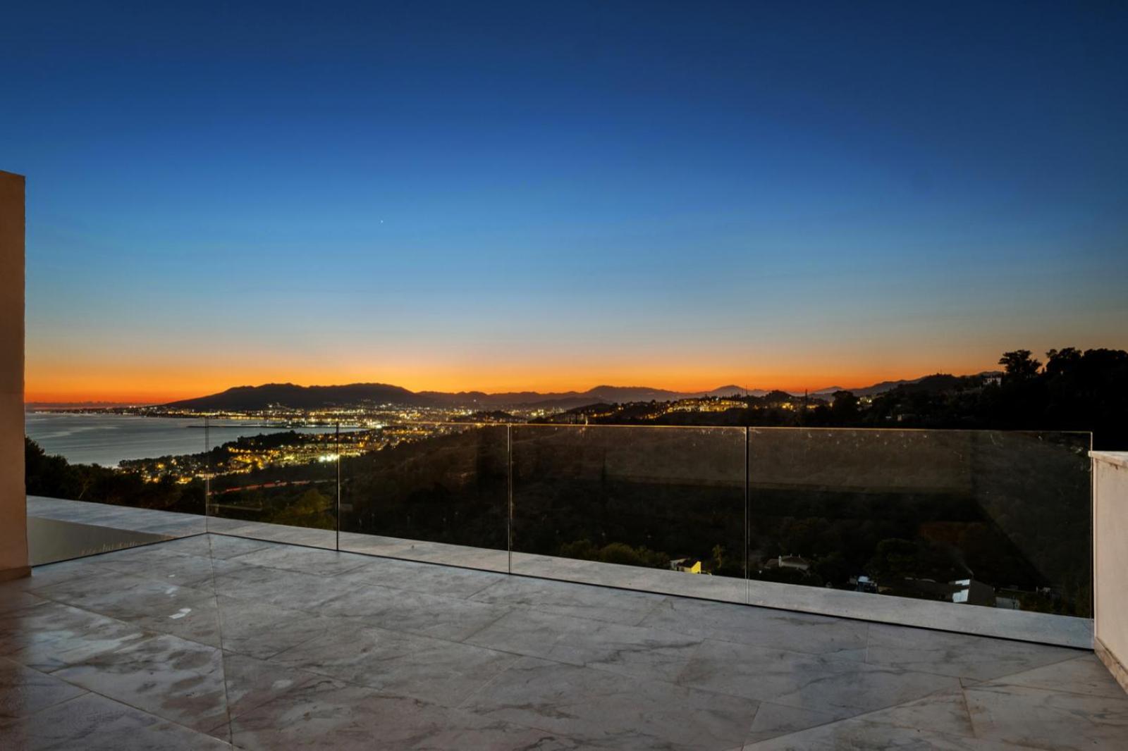 Pinares De San Anton - Sea, City, Mountain Views, Close To Beach, Bbq *
