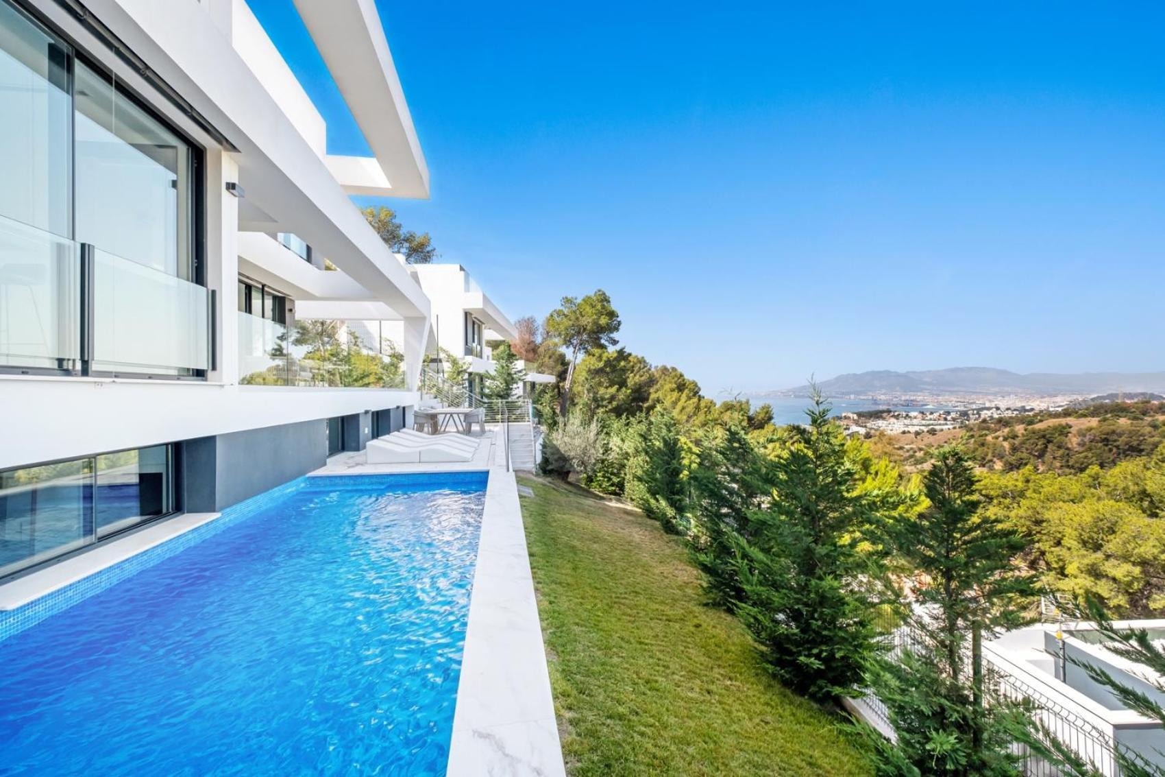 Pinares De San Anton - Sea, City, Mountain Views, Close To Beach, Bbq Villa