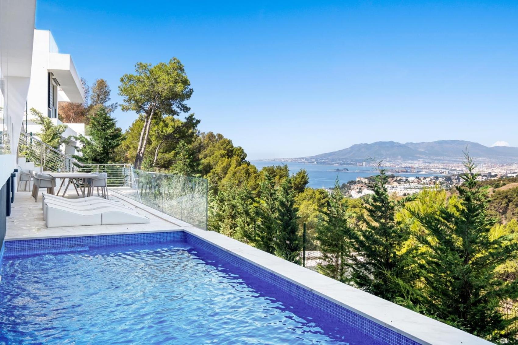 Pinares De San Anton - Sea, City, Mountain Views, Close To Beach, Bbq Villa *