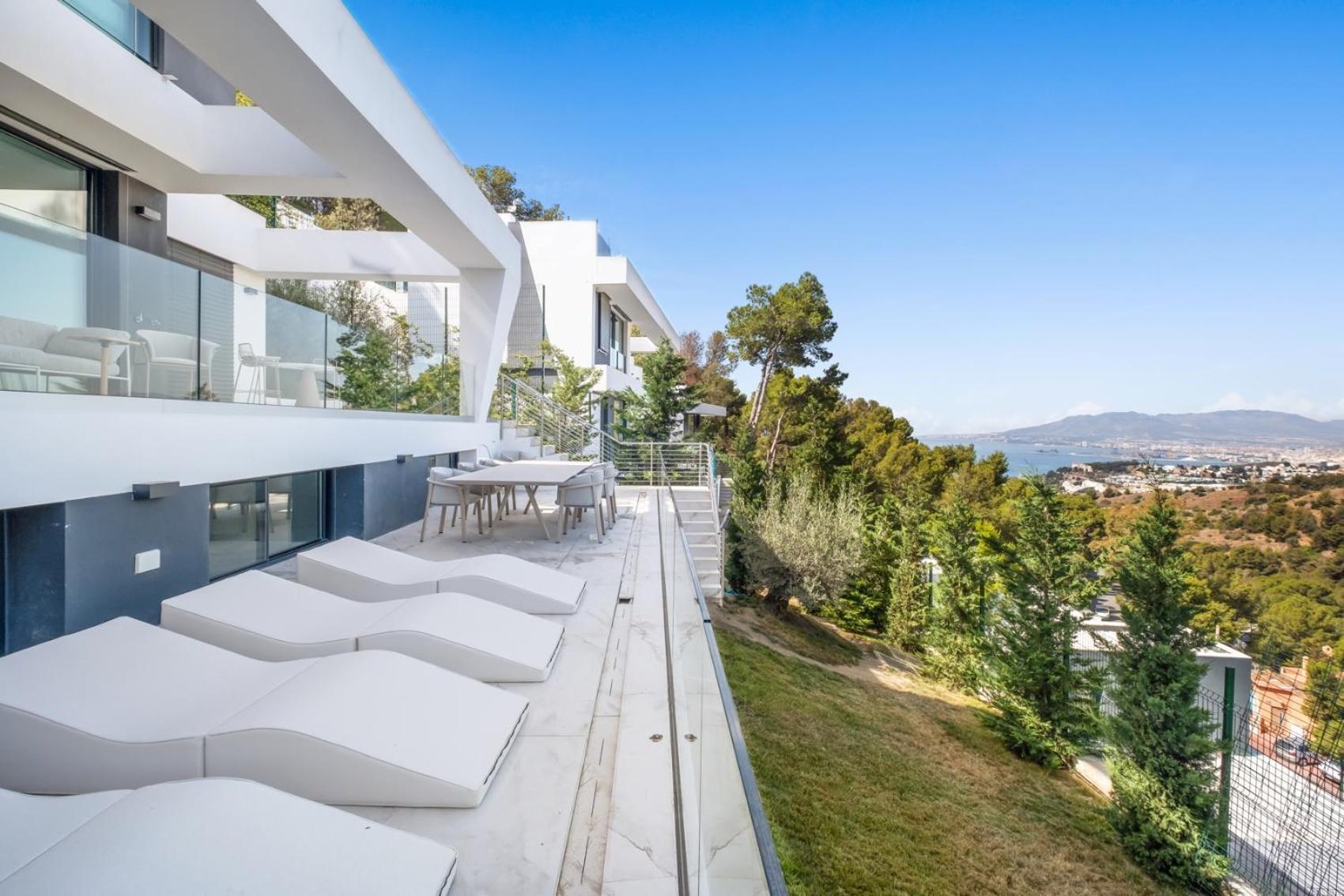 Pinares De San Anton - Sea, City, Mountain Views, Close To Beach, Bbq *