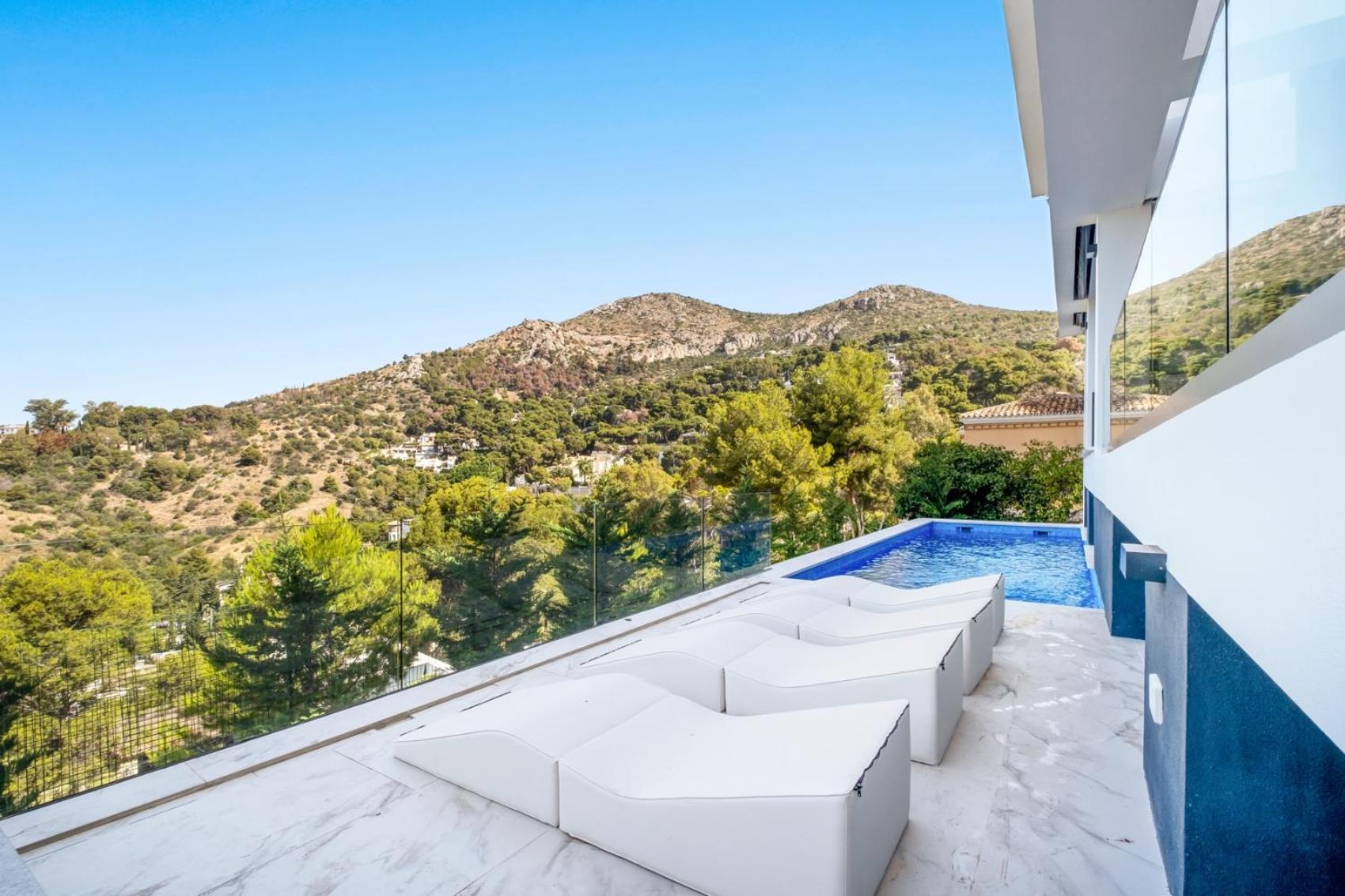 Pinares De San Anton - Sea, City, Mountain Views, Close To Beach, Bbq Villa *