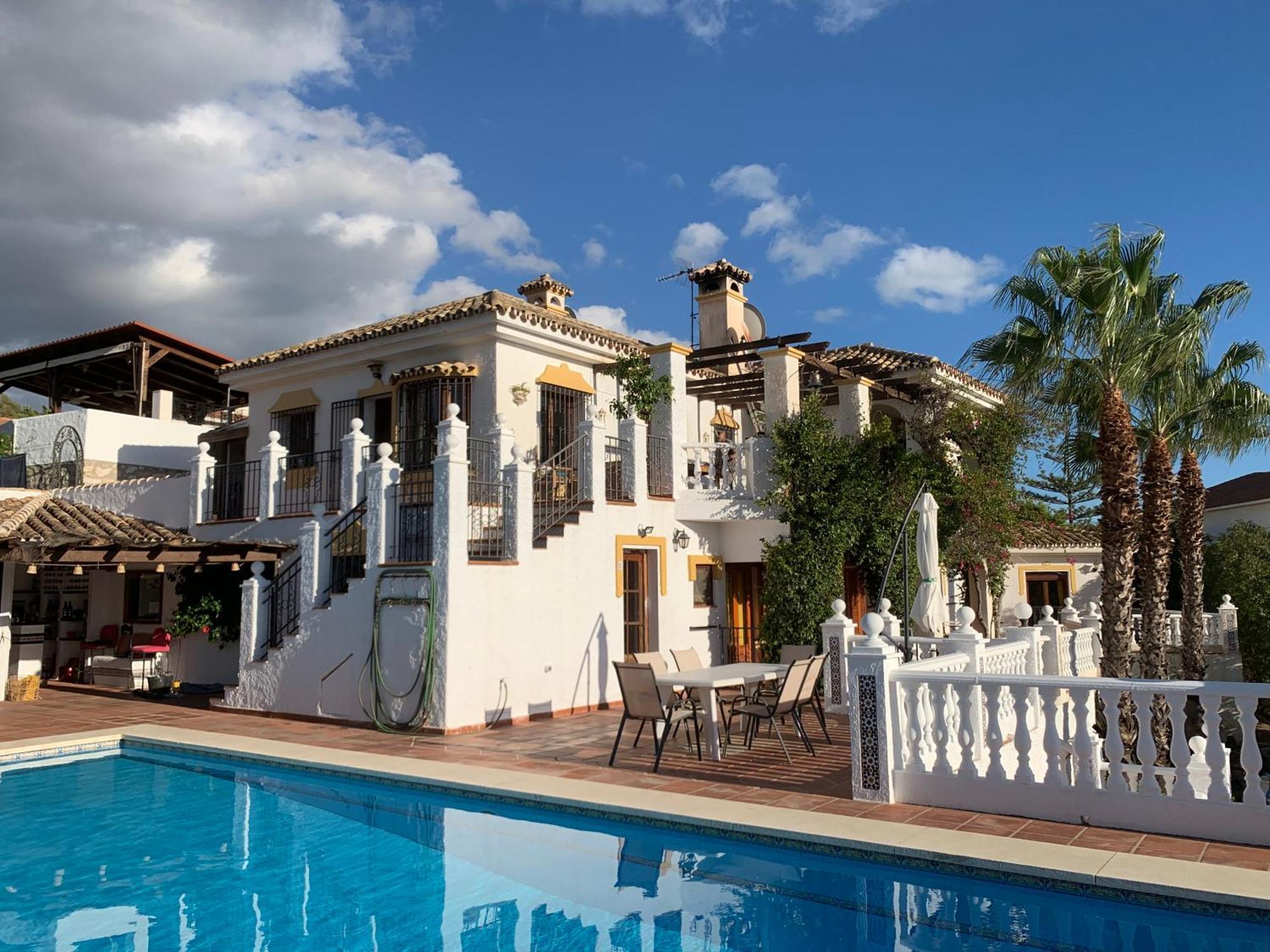 Casa Hermosa Mijas- 7 Bedroom Villa-sleeps 14 *