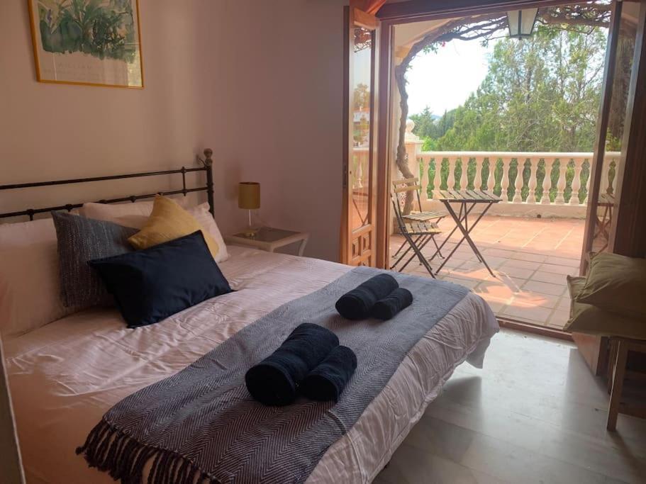Casa Hermosa Mijas- 7 Bedroom Villa-sleeps 14 *