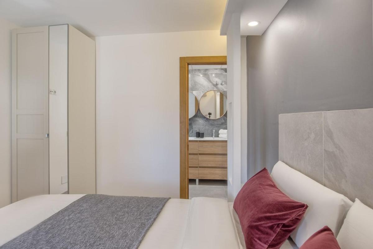 2 Independant Fully Equipped With Heated Pool And Jacuzzi *