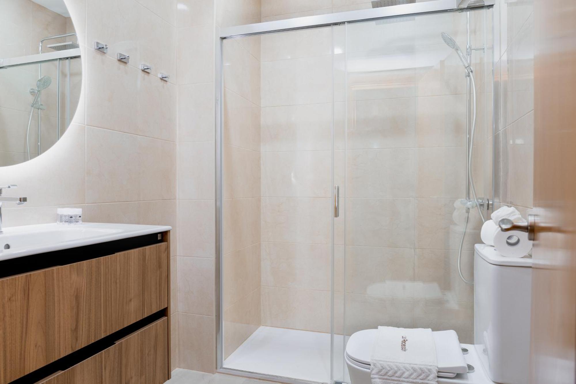 C41 - Modern & Comfy Flat Center *