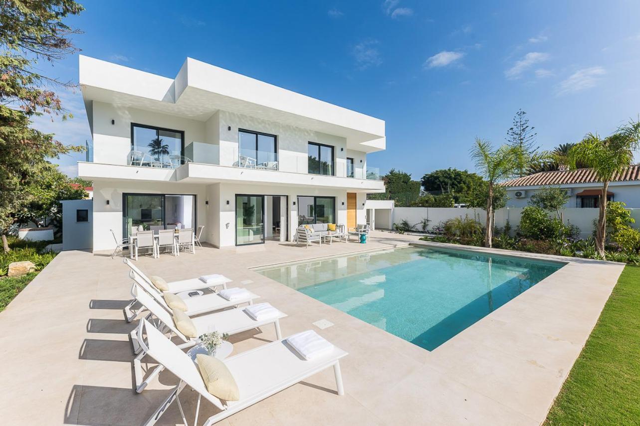 Homeclub Con Piscina Privada En Guadalmar Apartamento *