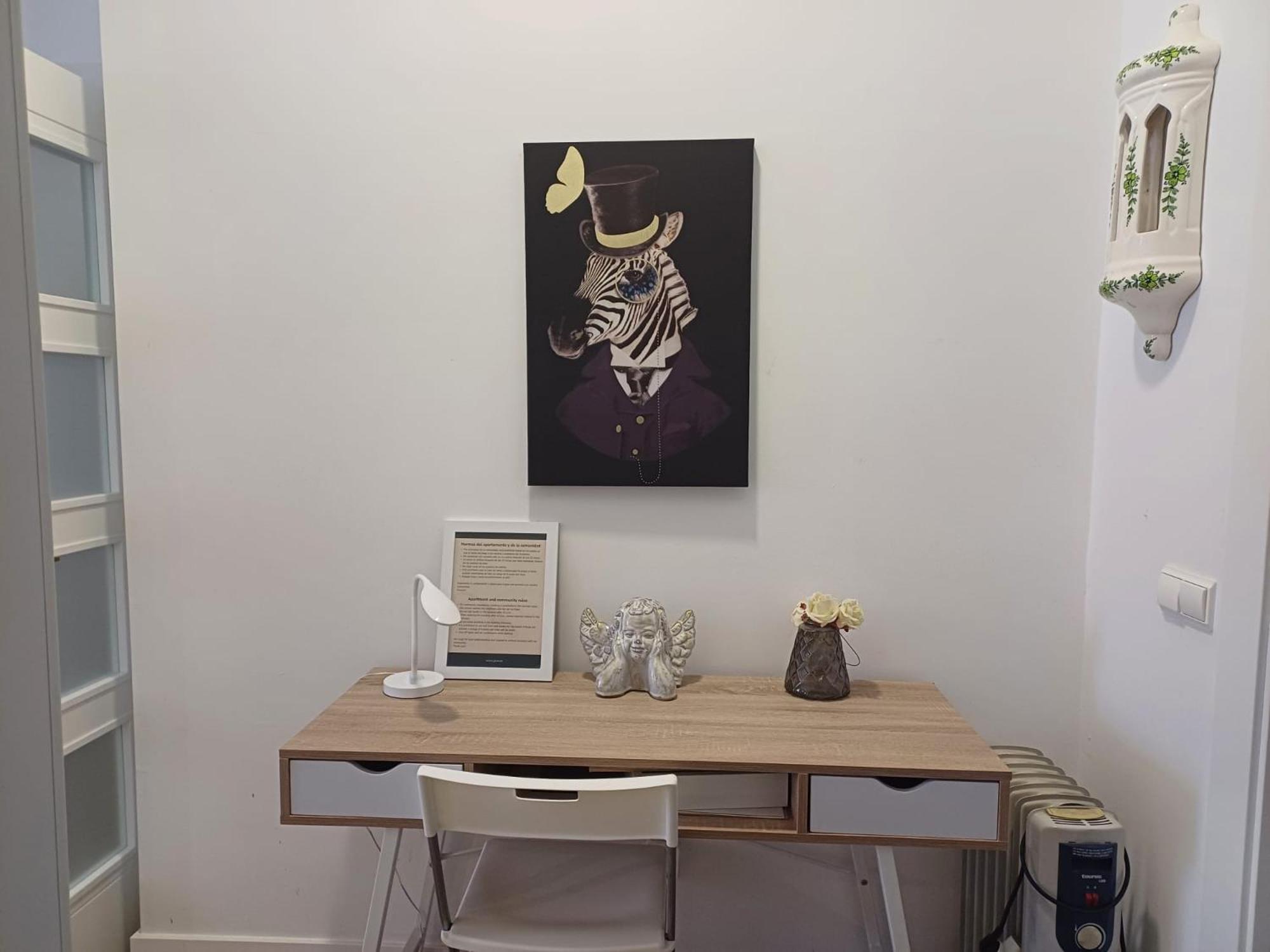 Apartamento Espacioso En Plaza De La Merced, Exterior Con Patio, En Centro Histórico Málaga