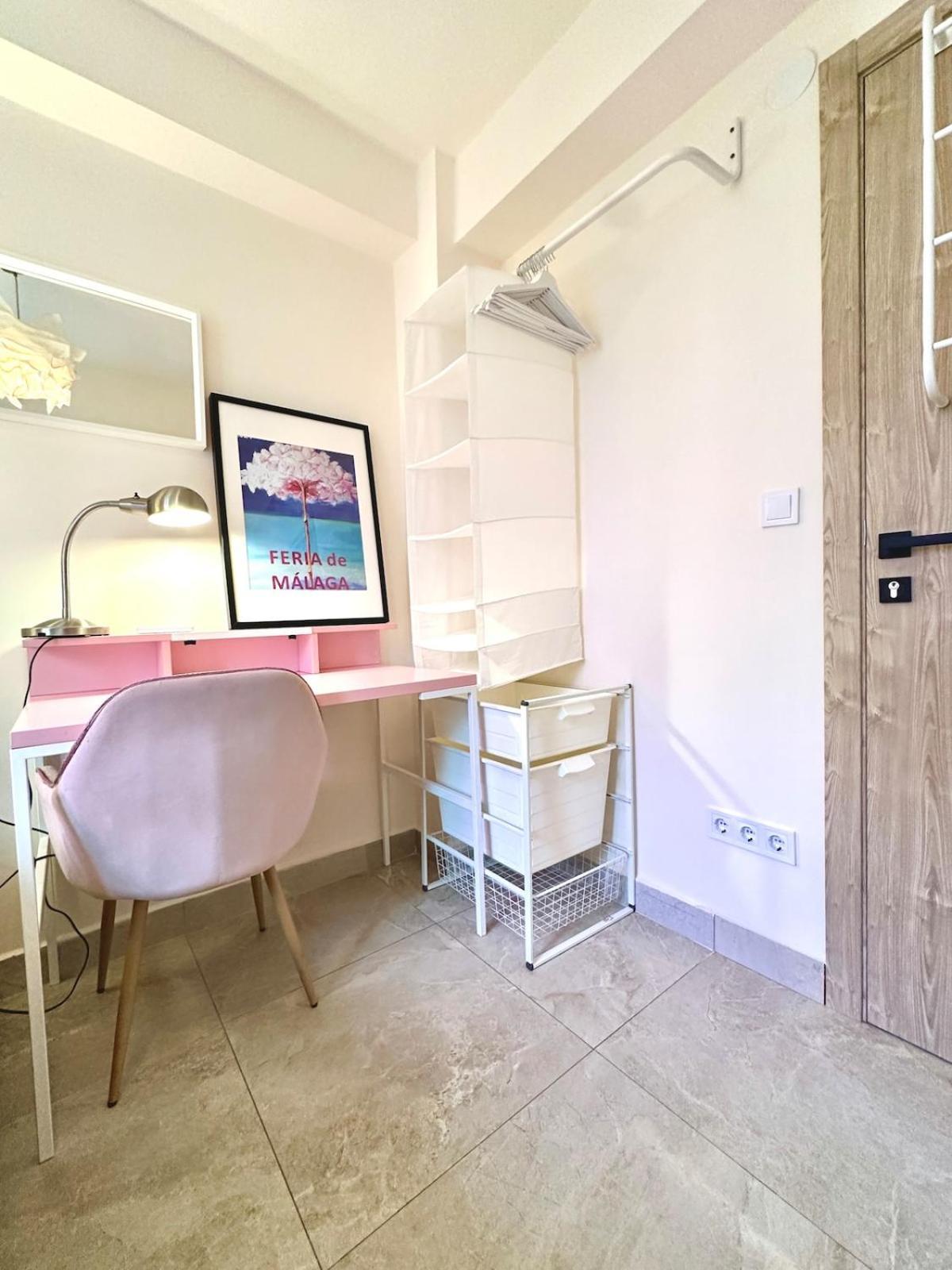 A Tiny Bright Space - Shared With 2 Cats * Málaga