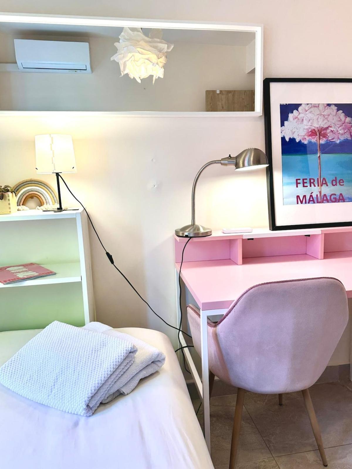 A Tiny Bright Space - Shared With 2 Cats Málaga