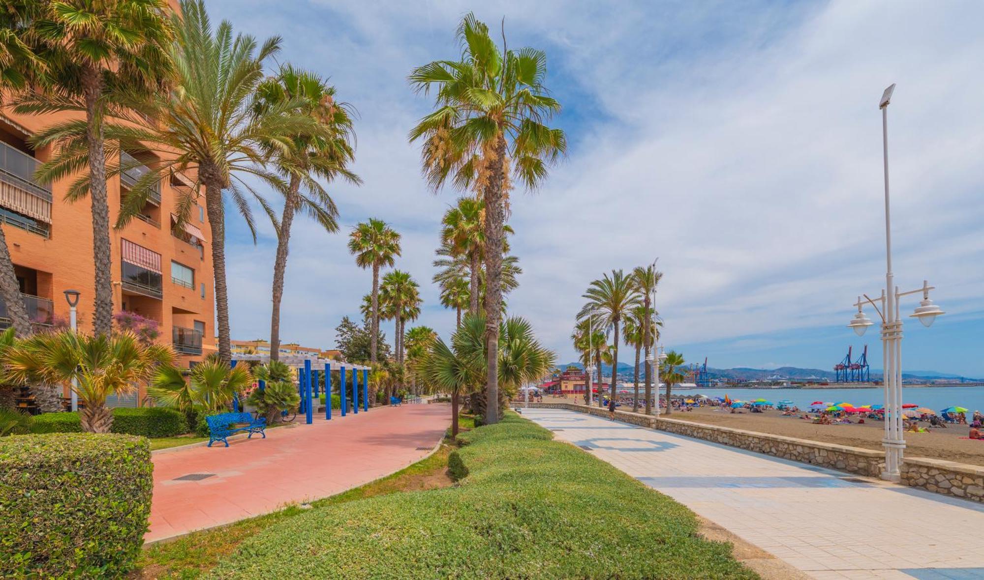 Apartamento Amplio Frente Al Mar Málaga
