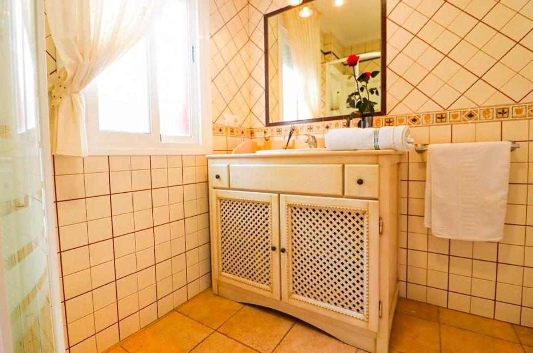 Encantadora Casa Bien Cuidada Cerca Del Aeropuerto Сasa de vacaciones *