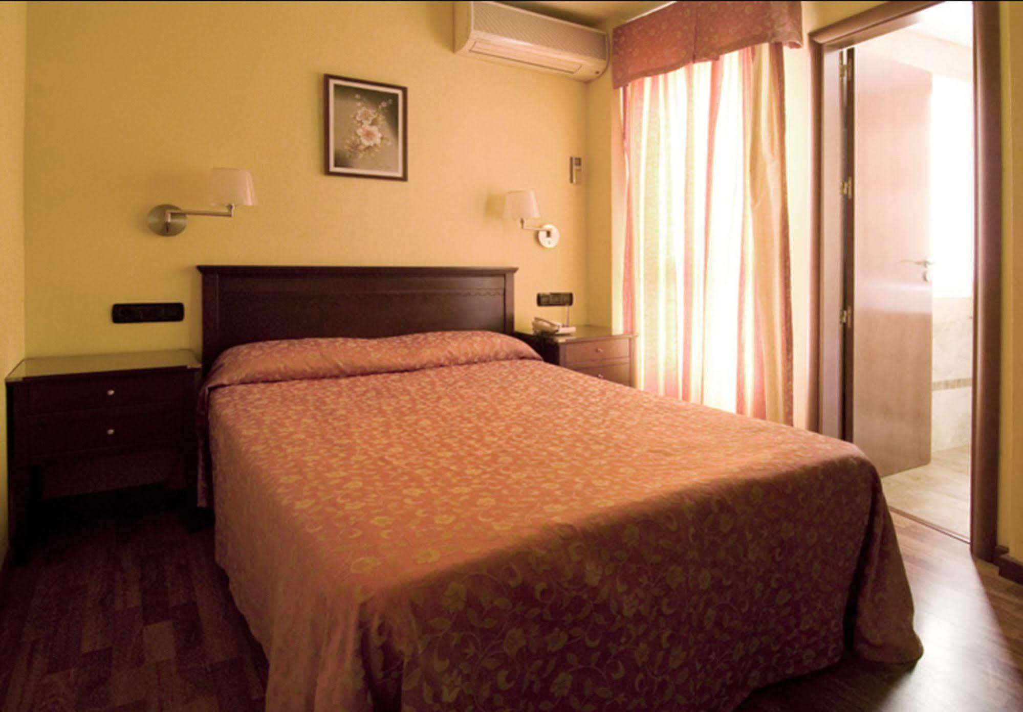 Hotel Carlos V 2*
